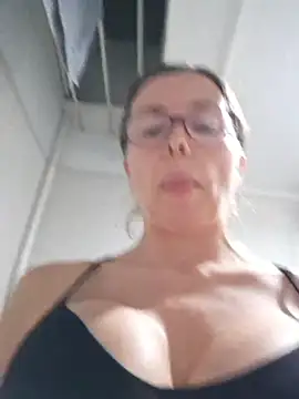 Snapshot of karina_warthon chatting on July 2, 2026, 12:22 am karina warthon online show from July 2, 2026, 12:22 am