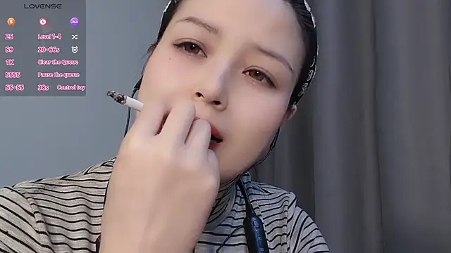 Lucky-xiuxiu online show from December 4, 2025, 3:11 pm