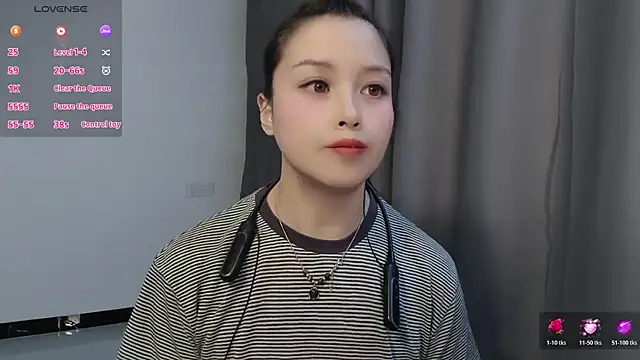 Lucky-xiuxiu online show from November 19, 2025, 2:50 pm