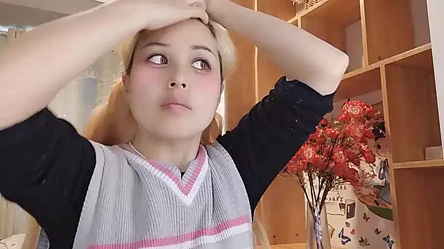 Lucky-xiuxiu online show from March 23, 2025, 7:20 am