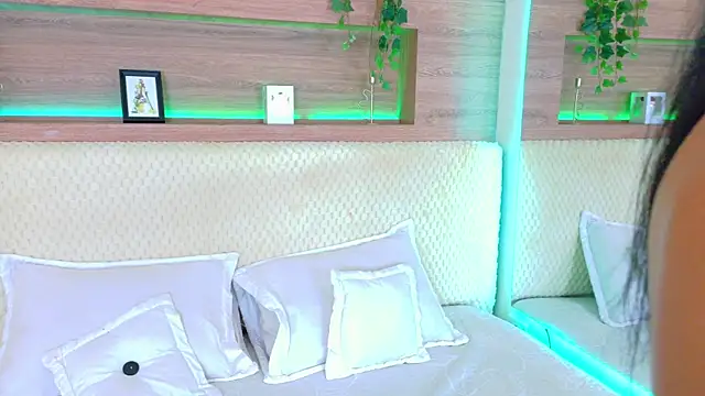 AbieHills online show from September 10, 2025, 12:04 pm