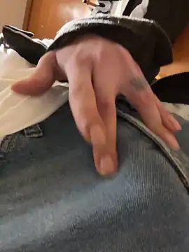 Snapshot of verici34 chatting on December 14, 2025, 9:15 am verici34 online show from December 14, 2025, 9:15 am