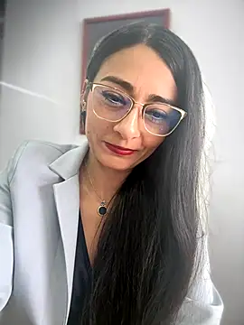 BELLA--26 online show from November 3, 2025, 2:31 pm