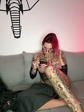 Snapshot of Mia-Fuchs chatting on February 16, 2025, 11:17 pm Mia-Fuchs online show from February 16, 2025, 11:17 pm