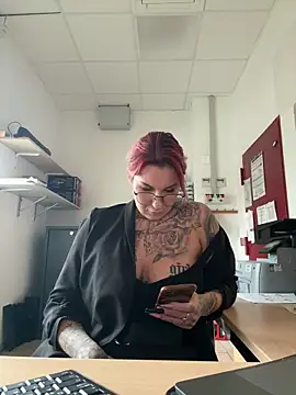 Snapshot of Mia-Fuchs chatting on February 12, 2025, 8:27 am Mia-Fuchs online show from February 12, 2025, 8:27 am