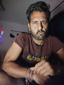 MAGNETICDADDY8 online show from November 10, 2025, 11:32 pm