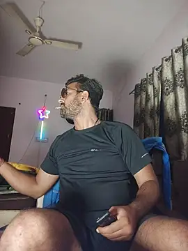 MAGNETICDADDY8 online show from November 12, 2025, 5:06 pm