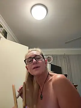 RoxytheBluepill online show from January 13, 2025, 9:08 am