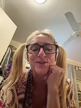 RoxytheBluepill online show from January 17, 2025, 4:57 pm