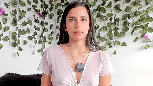 Laurensmith9 online show from April 21, 2026, 1:50 pm