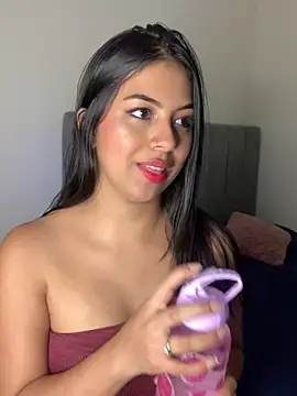 Snapshot of Julii- chatting on February 1, 2025, 3:52 am Julii- online show from February 1, 2025, 3:52 am