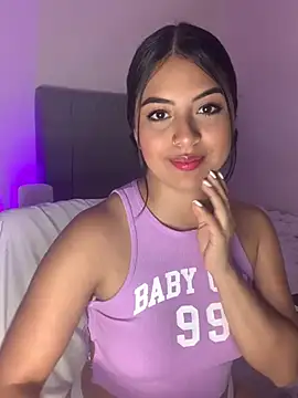 Snapshot of Julii- chatting on February 23, 2025, 8:44 pm Julii- online show from February 23, 2025, 8:44 pm