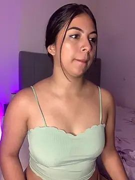 Snapshot of Julii- chatting on February 19, 2025, 12:11 pm Julii- online show from February 19, 2025, 12:11 pm