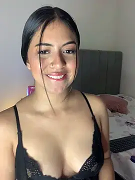 Snapshot of Julii- chatting on March 2, 2025, 4:47 pm Julii- online show from March 2, 2025, 4:47 pm