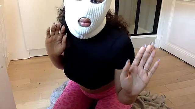 Snapshot of Amira_bayby chatting on January 13, 2025, 12:45 pm Amira bayby online show from January 13, 2025, 12:45 pm