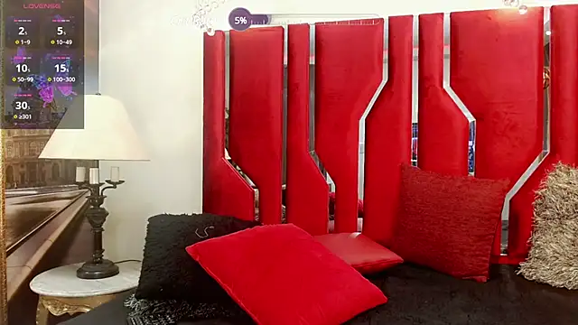 Diva Smith02 online show from February 5, 2025, 6:04 pm