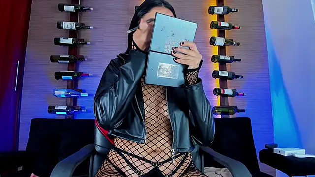 LiaOwen  online show from September 18, 2025, 1:03 pm