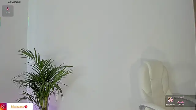 Snapshot of NiiaEvanss chatting on March 3, 2025, 4:36 pm NiiaEvanss online show from March 3, 2025, 4:36 pm