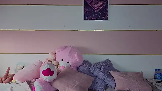 Snapshot of Charlotte__Miller chatting on November 18, 2025, 11:57 am Charlotte Miller online show from November 18, 2025, 11:57 am