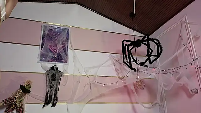 Snapshot of Charlotte__Miller chatting on October 29, 2025, 12:04 pm Charlotte Miller online show from October 29, 2025, 12:04 pm