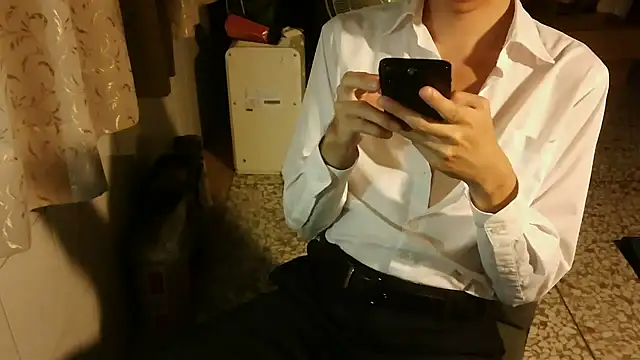 Snapshot of KYU890428 chatting on December 18, 2025, 5:39 pm KYU890428 online show from December 18, 2025, 5:39 pm