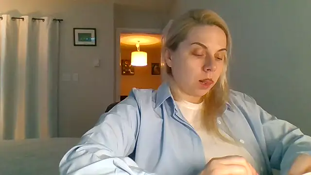 Snapshot of HappyIva chatting on November 14, 2025, 6:06 am HappyIva online show from November 14, 2025, 6:06 am