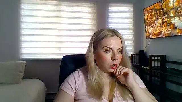 Snapshot of HappyIva chatting on November 4, 2025, 6:01 pm HappyIva online show from November 4, 2025, 6:01 pm