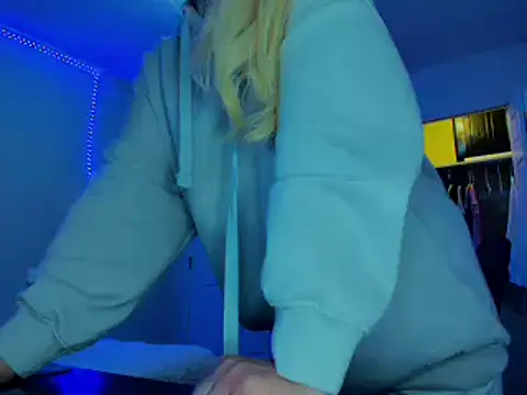 Snapshot of HappyIva chatting on March 5, 2025, 2:36 am HappyIva online show from March 5, 2025, 2:36 am