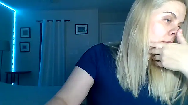 Snapshot of HappyIva chatting on November 10, 2025, 5:07 pm HappyIva online show from November 10, 2025, 5:07 pm