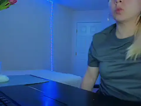 Snapshot of HappyIva chatting on March 10, 2025, 7:00 am HappyIva online show from March 10, 2025, 7:00 am