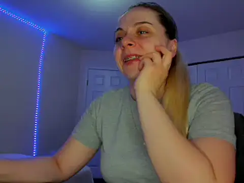 Snapshot of HappyIva chatting on March 15, 2025, 6:47 am HappyIva online show from March 15, 2025, 6:47 am