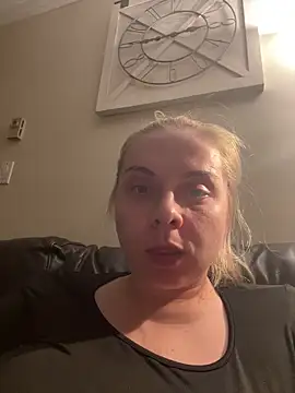 Snapshot of HappyIva chatting on November 24, 2025, 10:15 am HappyIva online show from November 24, 2025, 10:15 am