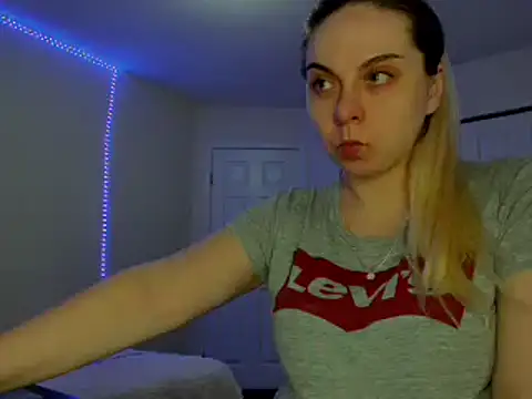 Snapshot of HappyIva chatting on February 27, 2025, 9:50 am HappyIva online show from February 27, 2025, 9:50 am