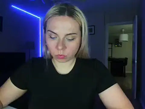 Snapshot of HappyIva chatting on September 15, 2025, 2:56 am HappyIva online show from September 15, 2025, 2:56 am