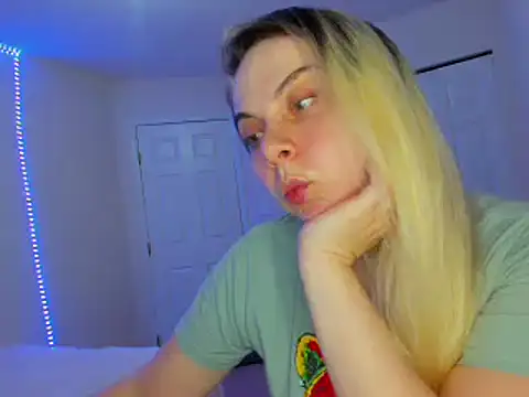 Snapshot of HappyIva chatting on February 25, 2025, 12:36 am HappyIva online show from February 25, 2025, 12:36 am