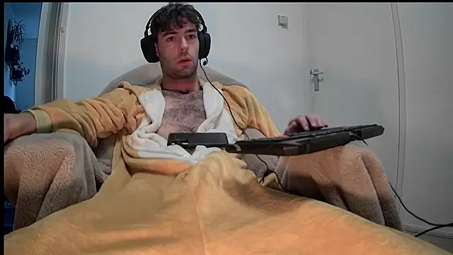 onesieboyx online show from January 14, 2025, 9:13 am