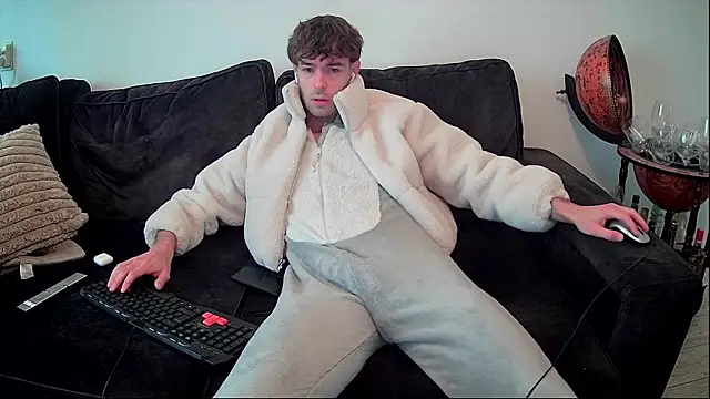 onesieboyx online show from November 21, 2025, 9:52 am