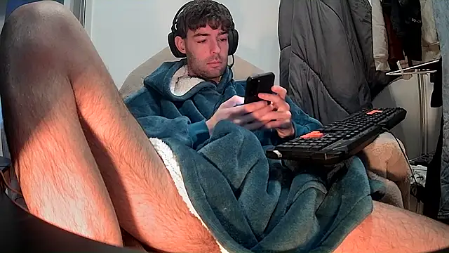 onesieboyx online show from January 20, 2025, 1:53 pm