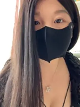 SSSniang- online show from April 17, 2026, 1:19 am