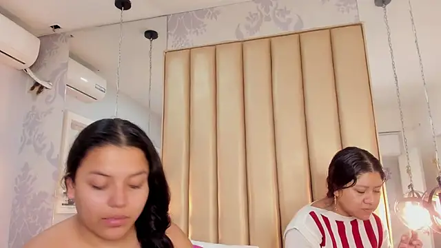 Snapshot of KonyBell chatting on December 1, 2025, 1:01 pm KonyBell online show from December 1, 2025, 1:01 pm