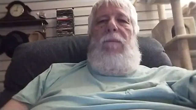 Snapshot of Futura_intx chatting on July 8, 2026, 2:03 am Futura intx online show from July 8, 2026, 2:03 am