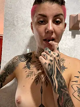 Izy cute  online show from November 16, 2025, 5:50 pm