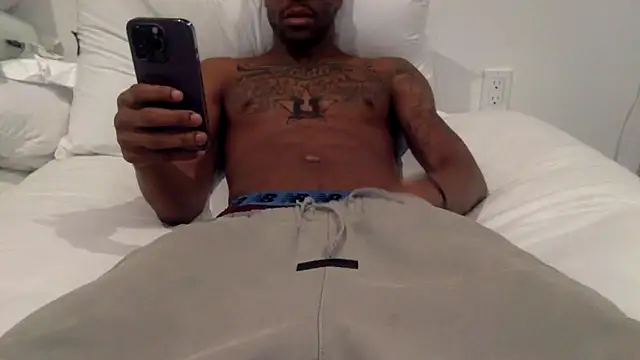 Snapshot of mileshighclub420 chatting on March 8, 2025, 2:45 am mileshighclub420 online show from March 8, 2025, 2:45 am