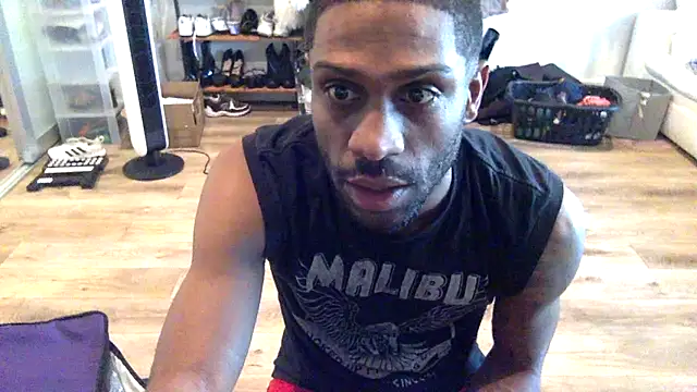 Snapshot of mileshighclub420 chatting on February 11, 2025, 10:39 pm mileshighclub420 online show from February 11, 2025, 10:39 pm