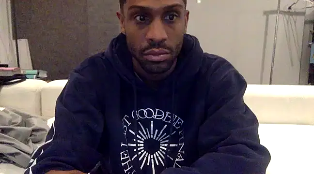 Snapshot of mileshighclub420 chatting on January 6, 2025, 8:35 am mileshighclub420 online show from January 6, 2025, 8:35 am