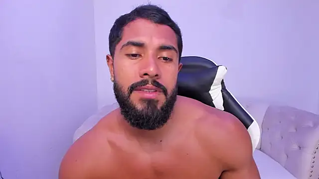 Snapshot of Santiago_huntt chatting on November 24, 2025, 9:15 pm Santiago huntt online show from November 24, 2025, 9:15 pm