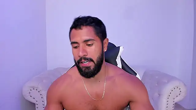 Snapshot of Santiago_huntt chatting on October 17, 2025, 10:44 pm Santiago huntt online show from October 17, 2025, 10:44 pm