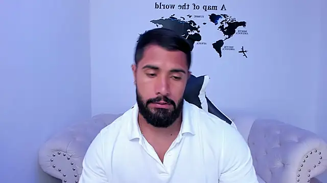 Snapshot of Santiago_huntt chatting on October 4, 2025, 2:13 am Santiago huntt online show from October 4, 2025, 2:13 am