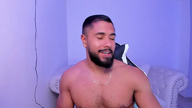 Snapshot of Santiago_huntt chatting on March 10, 2025, 9:40 pm Santiago huntt online show from March 10, 2025, 9:40 pm