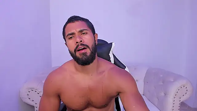 Snapshot of Santiago_huntt chatting on October 14, 2025, 2:39 pm Santiago huntt online show from October 14, 2025, 2:39 pm